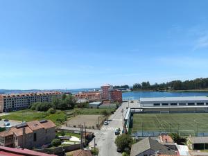 Tenis alebo squash v ubytovaní ATICO B&P CAMBADOS alebo jeho okolí