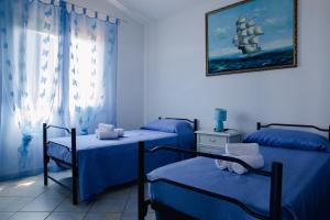 A bed or beds in a room at Appartamenti Costa - BUDONI SWEET HOME