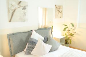 a bedroom with a bed with pillows on it at Charmantes Privatzimmer in der Stadt in Koblenz