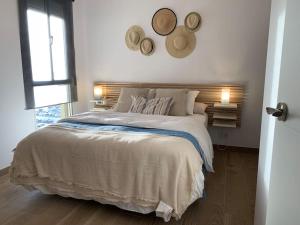 En eller flere senger på et rom på Azvalia - Valdelagrana Mirador de la Bahía, Playa, piscina, parking, vistas !