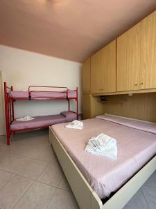 Postel nebo postele na pokoji v ubytování Affittacamere I Gigli di Mare