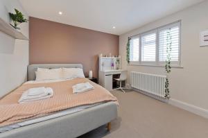 Wonderful family home with garden near Twickenham by UnderTheDoormat