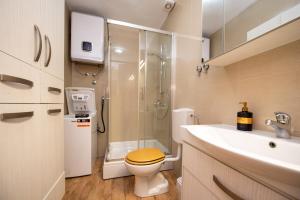 Koupelna v ubytování Apartment Traveler + 34 fotografií