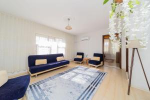 Posezení v ubytování Duplex Private Villa With Garden in Antalya Kemer