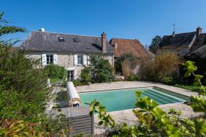 Bazén v ubytovaní Maison Prado - avec piscine privée et grand jardin alebo v jeho blízkosti