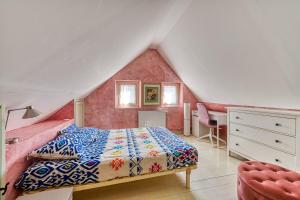 Posteľ alebo postele v izbe v ubytovaní Maison Prado - avec piscine privée et grand jardin