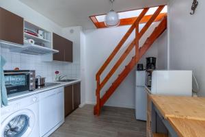 Kuchyň nebo kuchyňský kout v ubytování Duplex Croisette - Duplex à Bernières-sur-Mer