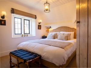 En eller flere senge i et værelse på Little Oakley Cottage