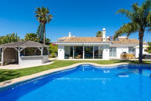 Πισίνα στο ή κοντά στο Villa Cabopino - Golfside Villa with Spectacular Ocean Views