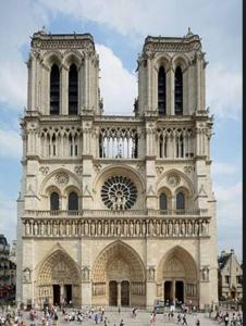a large cathedral with people standing in front of it at Charmant studio au coeur de Paris in Paris