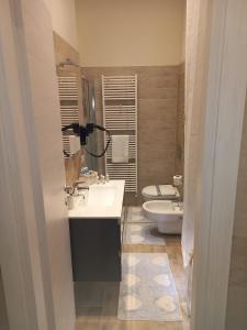 a bathroom with a sink and a toilet at Antico Vicolo - Appartamento Rebecca in Vercelli