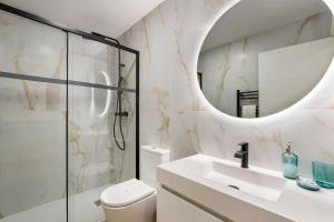 Et badeværelse på Liberdade 546 Family Apartment By Sé Apartamentos + 23 billeder