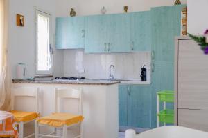 A kitchen or kitchenette at Appartamenti Costa - BUDONI SWEET HOME
