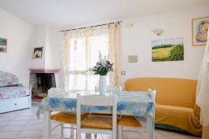 A seating area at Appartamenti Costa - BUDONI SWEET HOME
