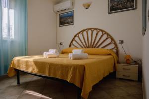 A bed or beds in a room at Appartamenti Costa - BUDONI SWEET HOME