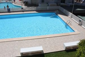 Bazén v ubytovaní Flamingo Solo Familias Serviplaya alebo v jeho blízkosti