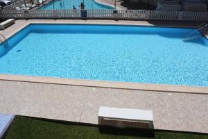 Bazén v ubytovaní Flamingo Solo Familias Serviplaya alebo v jeho blízkosti