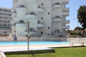 Bazén v ubytovaní Flamingo Solo Familias Serviplaya alebo v jeho blízkosti