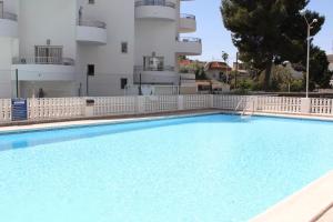 Bazén v ubytovaní Flamingo Solo Familias Serviplaya alebo v jeho blízkosti