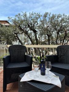a table with two glasses and a bottle of wine at Hotel Atlantico in Castiglioncello