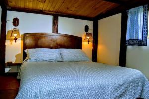 Ein Bett oder Betten in einem Zimmer der Unterkunft El cubo