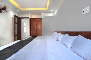Postelja oz. postelje v sobi nastanitve Hotel Hoàng Thịnh