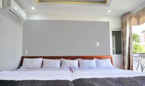 Postelja oz. postelje v sobi nastanitve Hotel Hoàng Thịnh