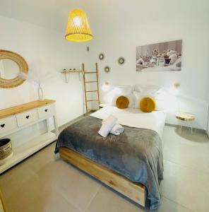 Posteľ alebo postele v izbe v ubytovaní Le Quartz Tresum in a modern residence near the lake garage included