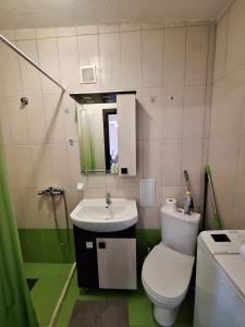 Vannituba majutusasutuses Синій малахіт Простора біла 2 кімнатна квартира з видом на Білу бесідку та Сонячний парк Мережа Alex Apartments Безконтактне заселення цілодобово