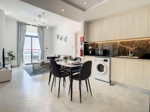 a kitchen and dining room with a table and chairs at Key View - Binghatti Avenue, Al Jaddaf in Dubai