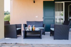 A seating area at Appartamenti Costa - BUDONI SWEET HOME