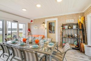 Fotografie z fotogalerie ubytování Waterfront Deer Isle Apartment with Fire Pit v destinaci Deer Isle