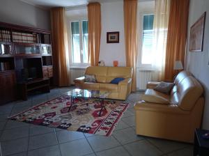 Posedenie v ubytovaní Appartamento con incantevole vista mare