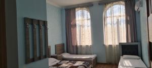 Tempat tidur dalam kamar di Mirage guesthouse