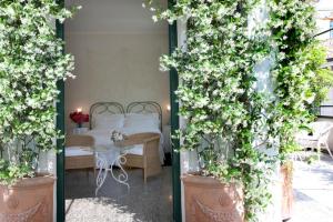 a room with a bed and a table with flowers at Antica Locanda Dei Mercanti in Milan