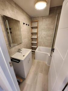 a bathroom with a sink and a tub and a toilet at Beautiful 2-Bed Apartment in London - Sleeps 6! in London