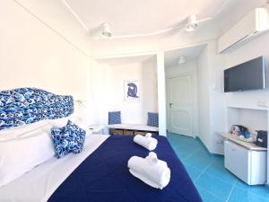 Televiisor ja/või meelelahutuskeskus majutusasutuses Il Cantuccio Rooms