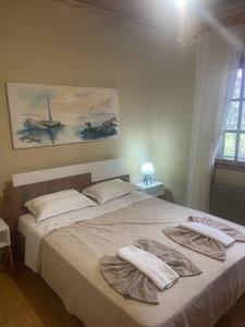 a bedroom with a large bed with towels on it at Valsamo Luxury Cottage in Chaïdeftón