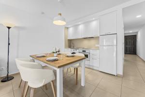 Kuchnia lub aneks kuchenny w obiekcie Casahost Bastian Boutique II Seaview