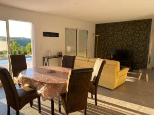 a living room with a couch and a table at Vacances Vallée de la Dordogne in Souillac