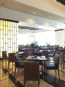 مطعم أو مكان آخر لتناول الطعام في فندق أرنوما بانكوك - SHA Plus