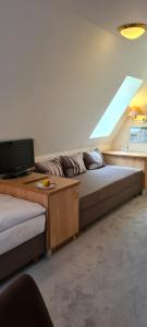 Postel nebo postele na pokoji v ubytování Hotel Garni "Am Ellinger Tor"