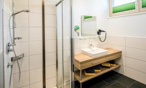 Koupelna v ubytování Nowders Zimmer