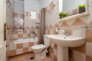 Kúpeľňa v ubytovaní Erato Inn Naxos + 37 fotografií