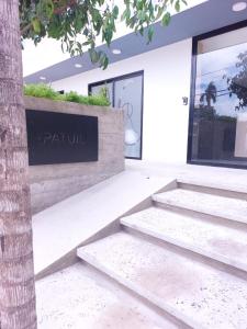 a group of stairs in front of a building at Monoambiente totalmente equipado in Santa Cruz de la Sierra