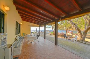 Balkón alebo terasa v ubytovaní Seaside House in Ravdouha