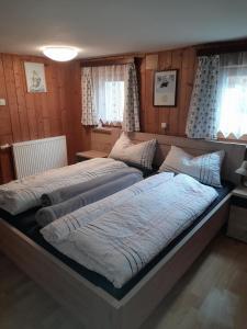 Postel nebo postele na pokoji v ubytování Oberhöher Apt Talblick