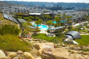 Swimmingpoolen hos eller tæt på Sunny City Living Dog-friendly condo with office - pool, hot tub, and fitness center