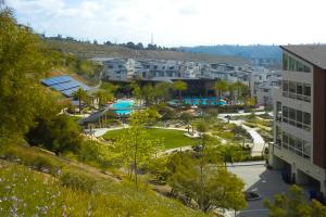 Swimmingpoolen hos eller tæt på Sunny City Living Dog-friendly condo with office - pool, hot tub, and fitness center