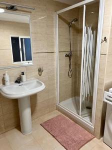 a bathroom with a sink and a shower at Casa Brisa del mar in Puerto de Sagunto